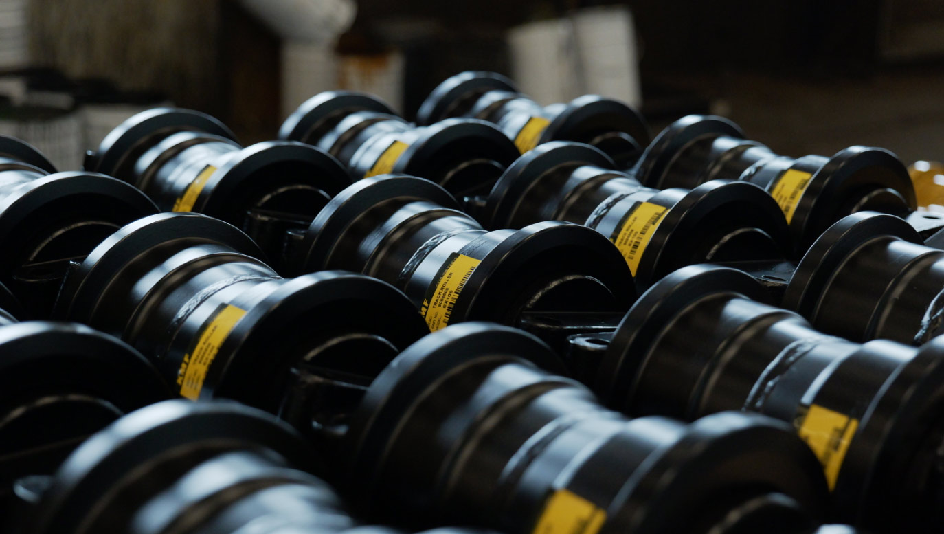 How to extend the service life of the track rollers in the excavator chassis? Click here!